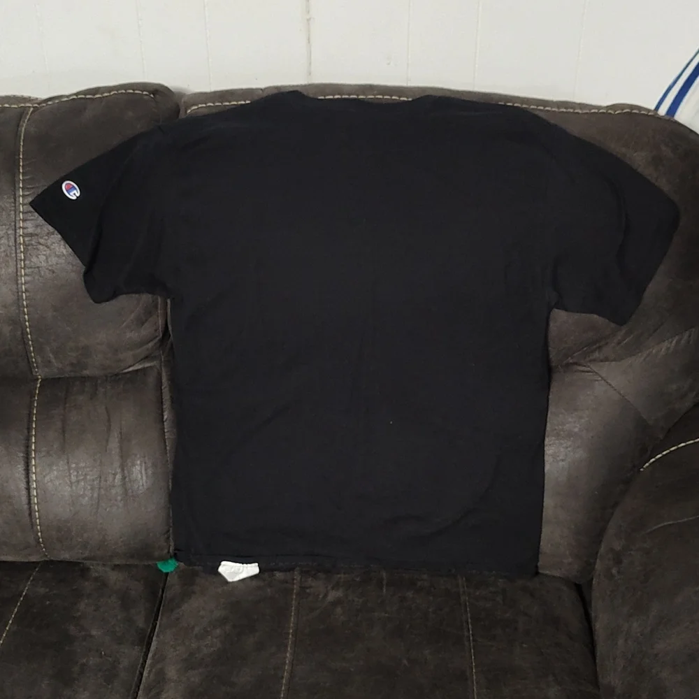 Men's champion tshirt size large - Picture 4 of 4